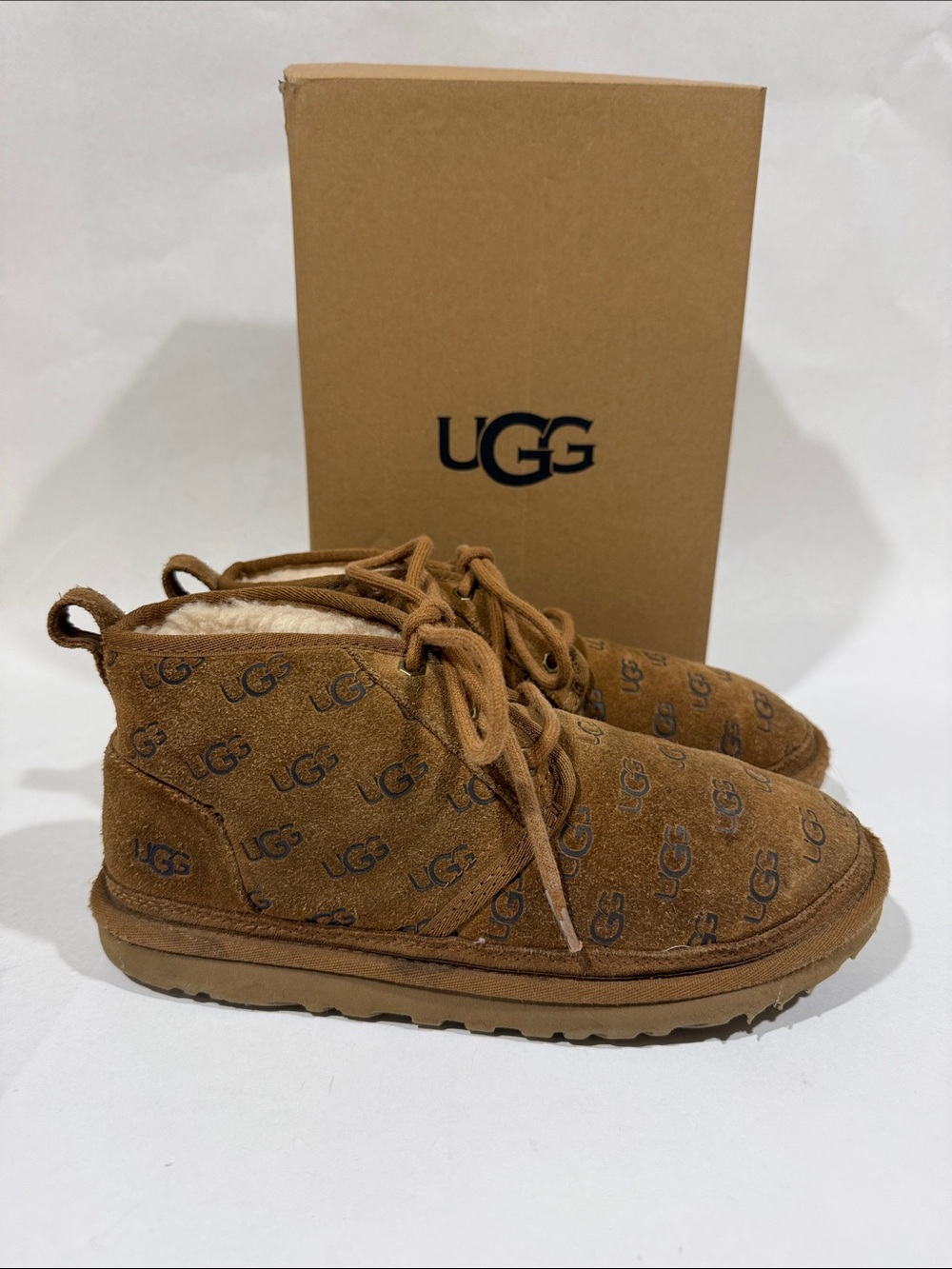 UGG Neumel Emboss Chukka Boot women’s  8 - Chestnut  Logo Suede - Picture 2 of 11